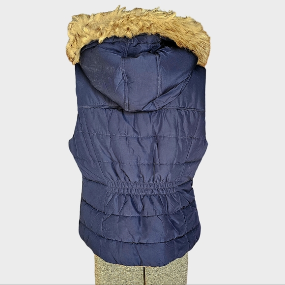 Prince & Fox Puffer Vest. - Picture 4 of 6
